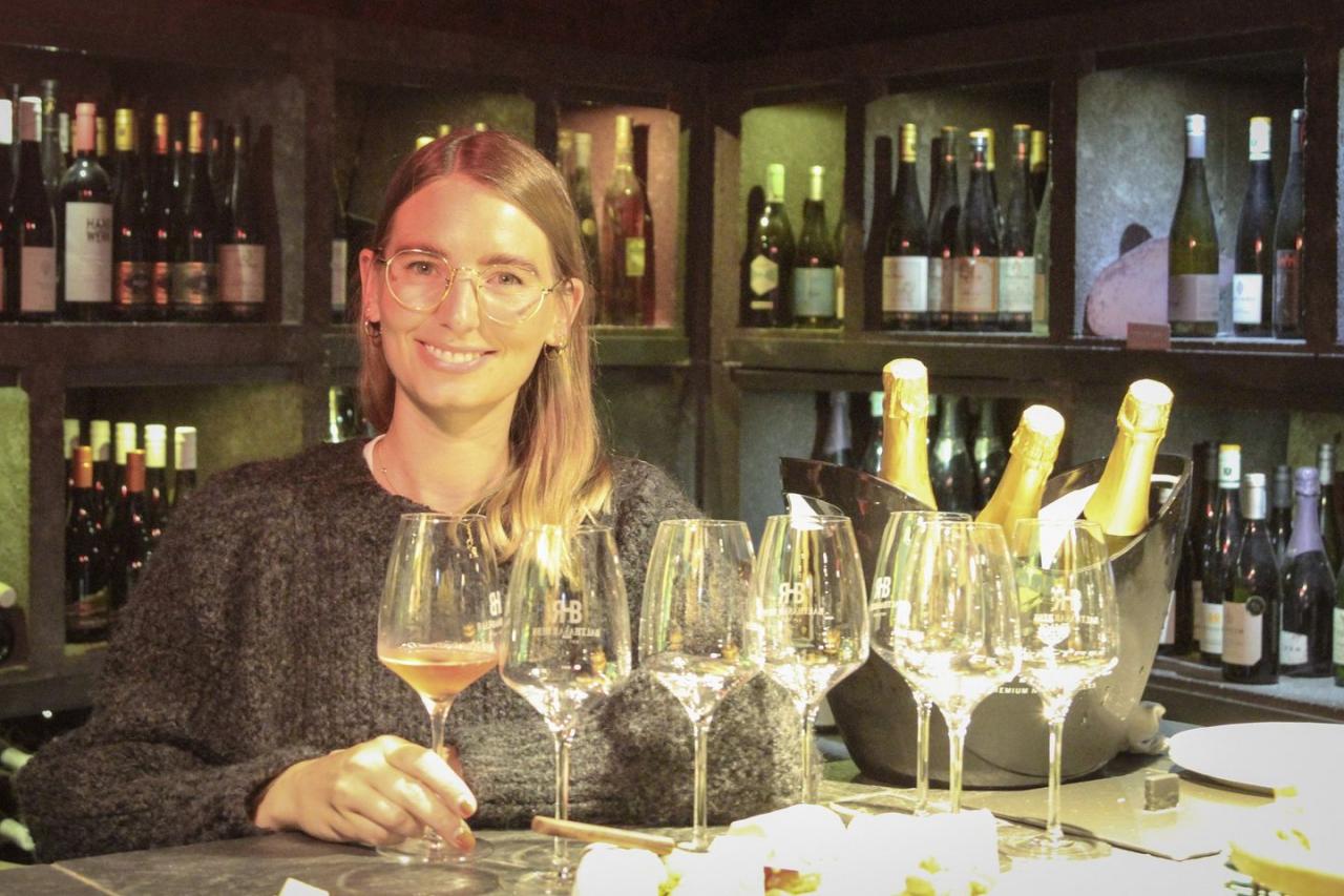Frederike Dessoy präsentiert ihr Weingut